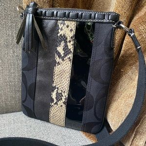 Coach crossbody Purse Leather Snake Skin Striped Adjustable 10266 Swingpack